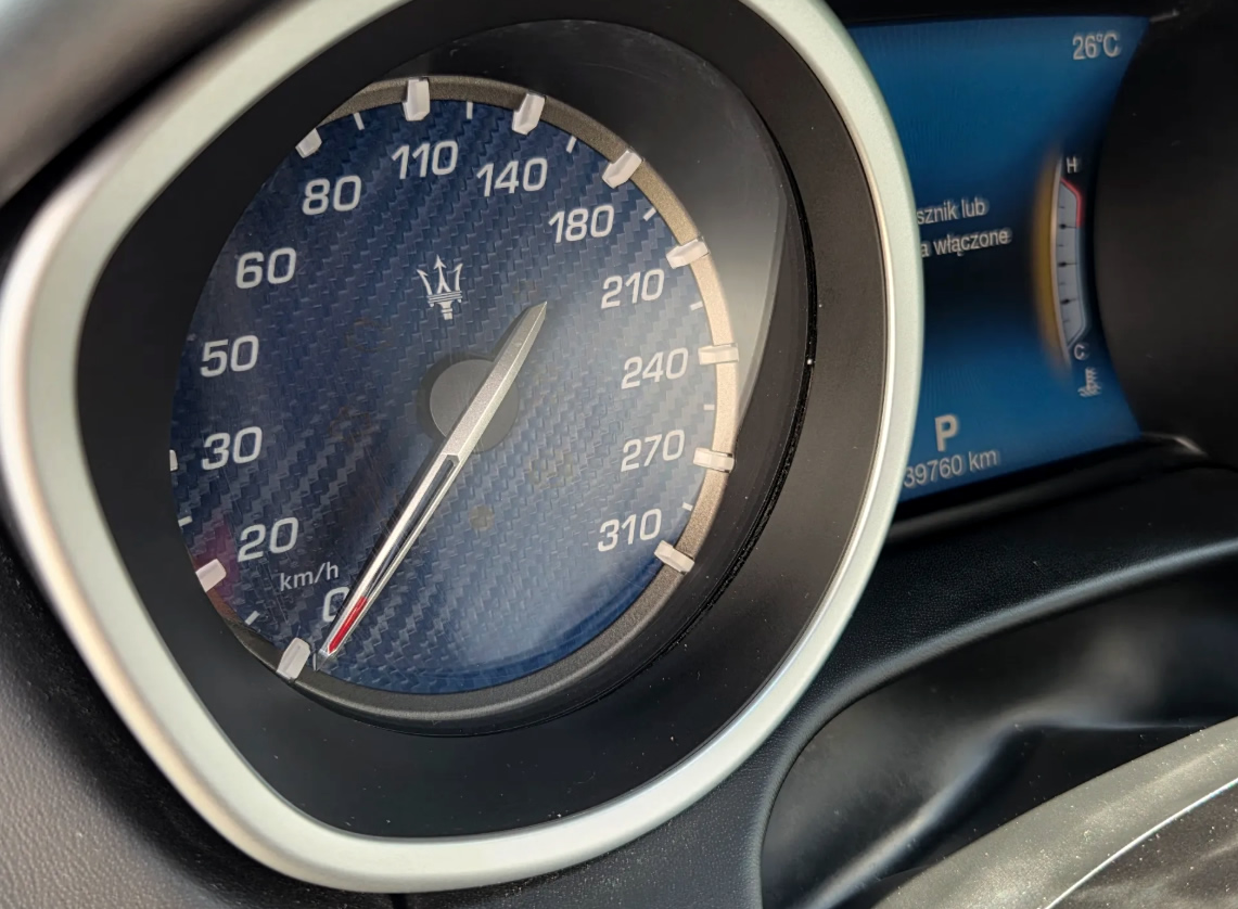 Tarcze zegarów konwersja Maserati Ghibli od MoMan